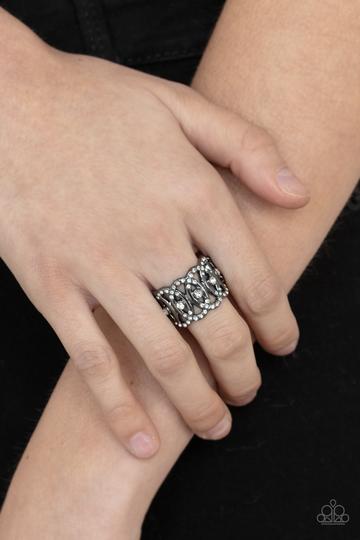 OVAL Ruled Black